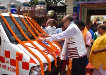 राज्यपाल श्री डेका ने श्री जगन्नाथ मंदिर ट्रस्ट को सौंपी एम्बुलेंस की चाबी
