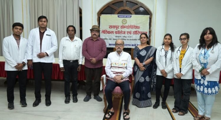 लोकभवन में लगा होम्योपैथिक स्वास्थ्य परीक्षण शिविर
