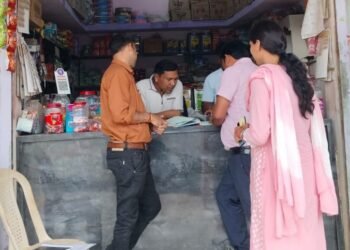 खरीफ सीजन से पहले उर्वरक विक्रेताओं पर प्रशासन सख्त