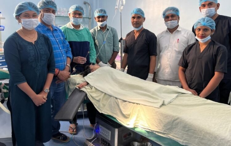 जिला चिकित्सालय मुंगेली में 03 वर्षीय मासूम के गले से सफल ऑपरेशन कर निकाला गया सिक्का
