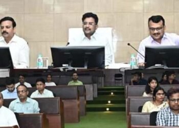 चार जिले के सहायक आयुक्त को शो-कॉज नोटिस