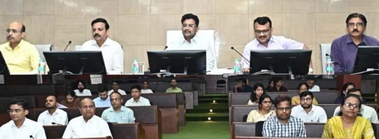 चार जिले के सहायक आयुक्त को शो-कॉज नोटिस