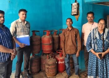 अवैध रूप से भंडारित 20 गैस सिलेण्डर जब्त