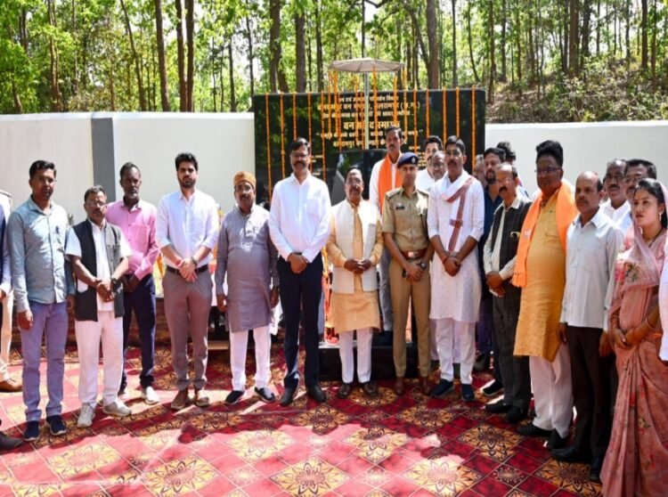 कृषि मंत्री ने वन शहीद स्मारक का किया लोकार्पण