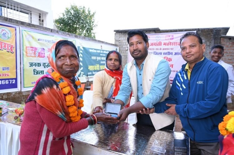 समाज कल्याण की मजबूत ढाल: जशपुर में 82 हजार से अधिक हितग्राहियों तक पहुंच रही योजनाएं