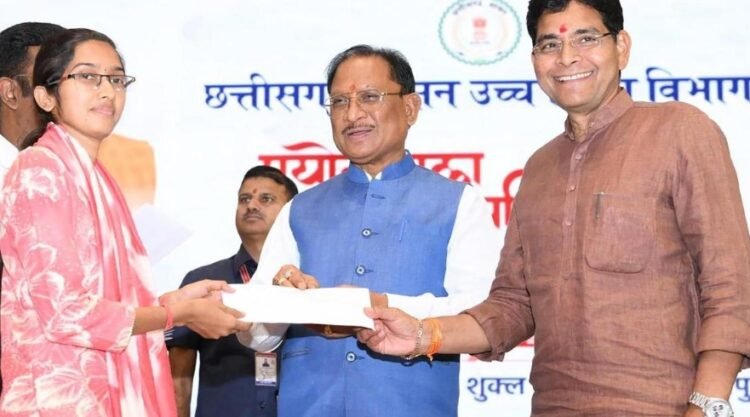 युवाओं के उज्ज्वल भविष्य के लिए सरकार पूर्णतः प्रतिबद्ध : मुख्यमंत्री श्री विष्णु देव साय