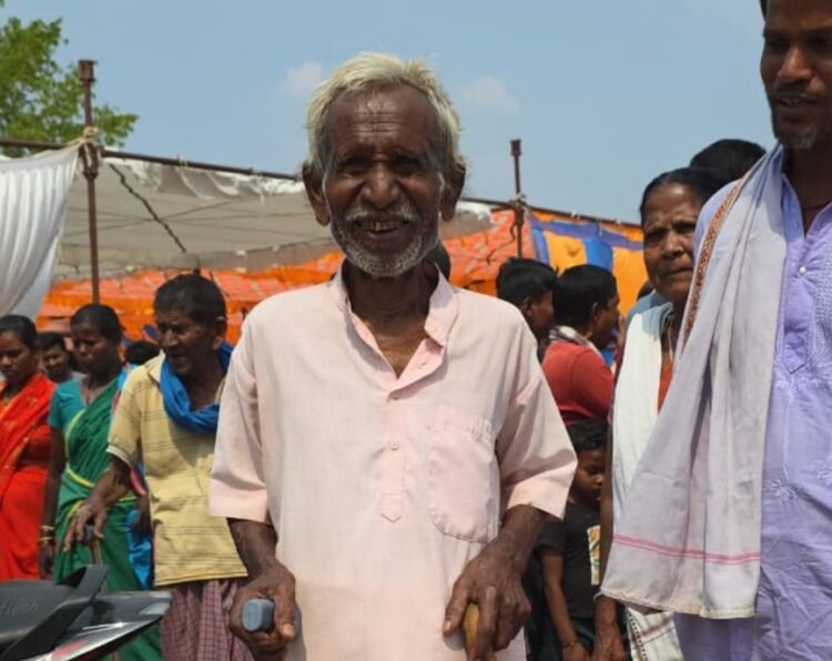 नक्सल मुक्त क्षेत्र में विकास की सौगात : साहेबिन कछार में गिरधर सोरी और जुगसाय गोड को मिला जीवन का नया सहारा