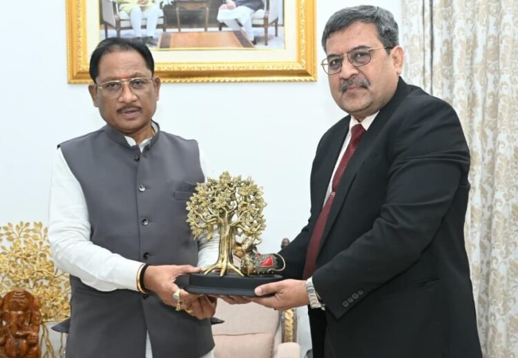 मुख्यमंत्री श्री विष्णु देव साय से आईओसीएल के मुख्य महाप्रबंधक ने की सौजन्य मुलाकात