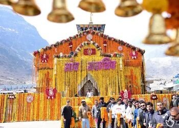 केदारनाथ धाम के खुले कपाट, हर-हर महादेव से गूंजा बाबा का धाम