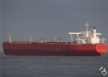 खंडवा में पेट्रोल पंप पर लंबी लाइन, उधर खर्ग तेल से लबालब, स्‍टोरेज के लिए ईरान ने 30 साल पुराना जहाज निकाला