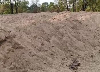 50 ट्रिप अवैध रेत जब्त