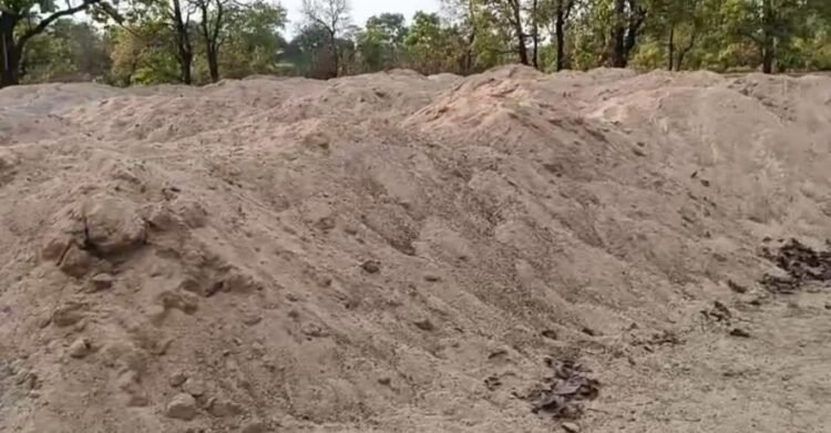 50 ट्रिप अवैध रेत जब्त