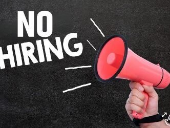 टीसीएस, इन्‍फोसिस, एचसीएल, विप्रो और टेक महिंद्रा सभी ने रोक दी हायरिंग! 7,389 कर्मचारियों को निकाल भी दिया