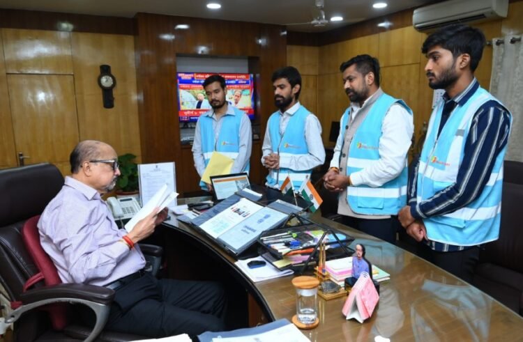 राज्यपाल श्री डेका से फिल परमार्थ आश्रम के संस्थापक ने की भेंट