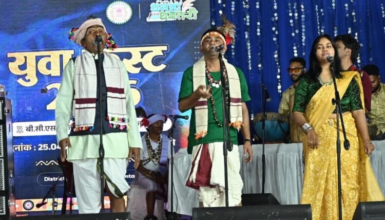 युवा फेस्ट-2026 का भव्य समापन: दायरा बैंड के सुरों पर थिरका धमतरी