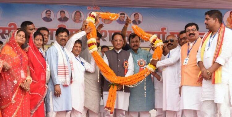 छत्तीसगढ़ में सामूहिक विवाह बना सामाजिक एकता का उत्सव, मुख्यमंत्री ने 13 नवदंपतियों को दिया आशीर्वाद