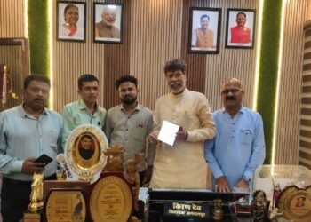 विधायक श्री किरण देव ने मोबाइल ऐप से स्वयं की अपने परिवार की जनगणना