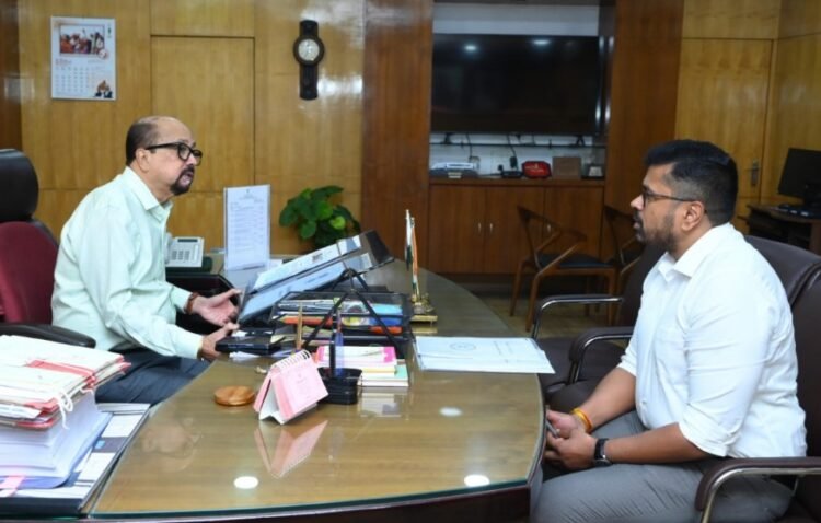 राज्यपाल श्री डेका ने कारखानों में दुर्घटनाओं को रोकने के लिए सुरक्षा व्यवस्था मजबूत करने के दिए निर्देश