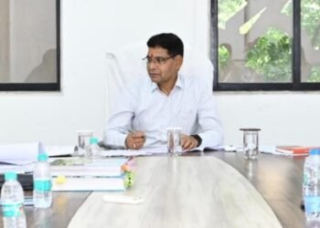 राजस्व कार्यों में ढिलाई पर सख्त:लंबित प्रकरणों के निपटारे और राजस्व वसूली में तेजी लाने मंत्री ने दिए निर्देश