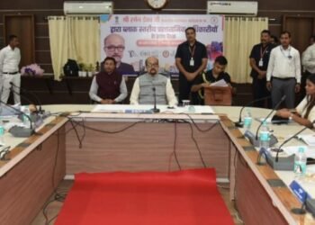 राज्यपाल श्री रमेन डेका ने ली ब्लॉक स्तरीय प्रशासनिक अधिकारियों की समीक्षा बैठक