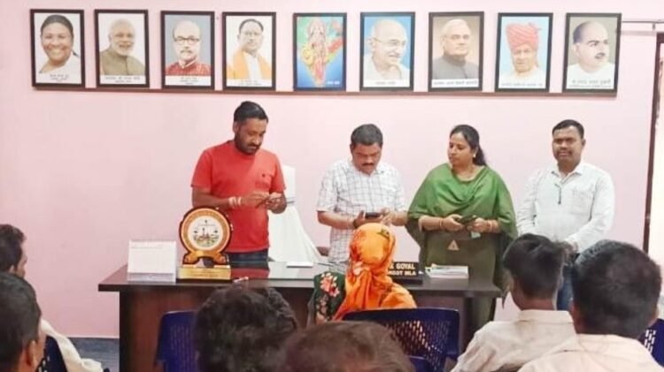 चित्रकोट विधायक श्री विनायक गोयल ने स्व-गणना कार्य को किया पूर्ण