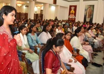 राज्यपाल श्री डेका ने महाविद्यालय की छात्राओं से हुए रूबरू