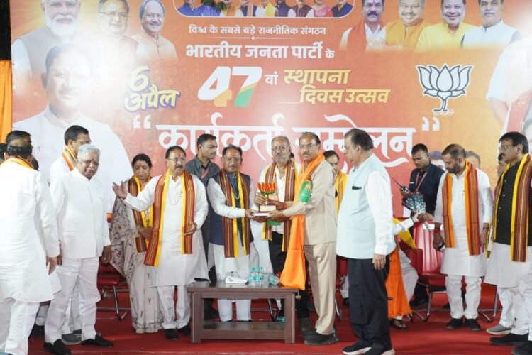 कार्यकर्ता सम्मेलन में बृजमोहन – “कार्यकर्ताओं के दम पर ही बनते हैं मुख्यमंत्री, मंत्री, सांसद और विधायक