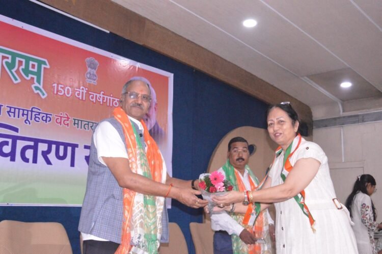 अब देश के लिए मरने की नहीं, बल्कि अच्छा कार्य करते हुए देश के लिए जीने की जरूरत: सांसद बृजमोहन