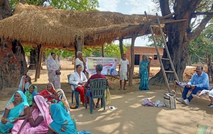 हर गुरुवार गांव के द्वार स्वास्थ्य: मनेंद्रगढ़ के दूरस्थ अंचलों में बढ़ी चिकित्सा पहुंच