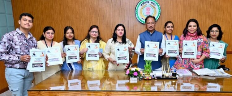 मुख्यमंत्री श्री विष्णु देव साय ने ‘अविस्मरणीय यात्रा’ पुस्तक का किया विमोचन