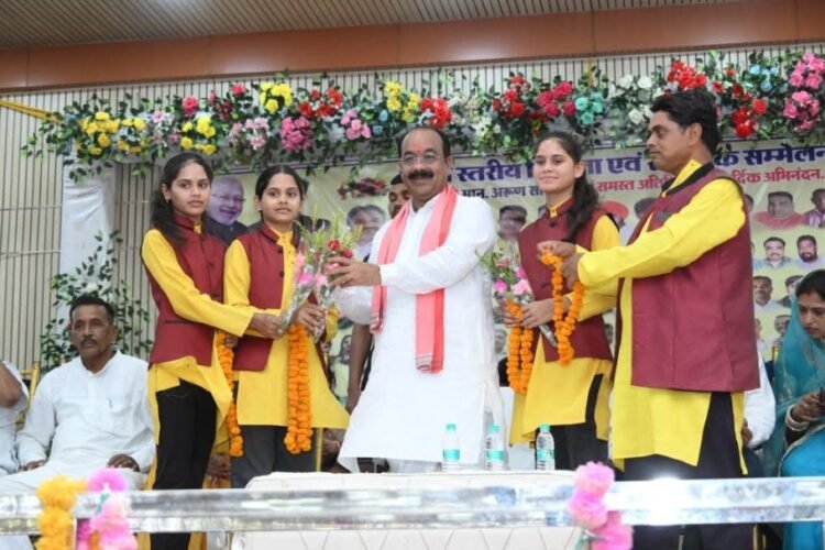 शासकीय उचित मूल्य दुकान विक्रेता सरकार की मजबूत कड़ी, योजनाओं के क्रियान्वयन में निभाते हैं अहम भूमिका : श्री अरुण साव
