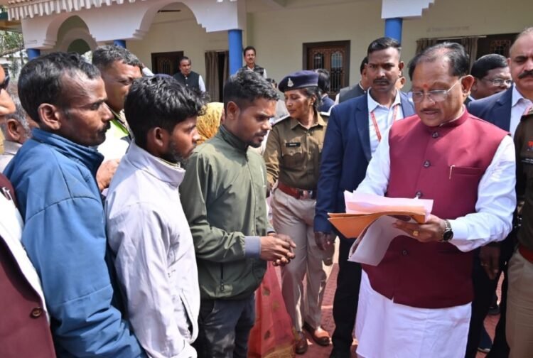 भीषण गर्मी में राहत: सुखबासुपारा में नलकूप खनन से दूर हुई पेयजल समस्या, ग्रामीणों ने मुख्यमंत्री का जताया आभार