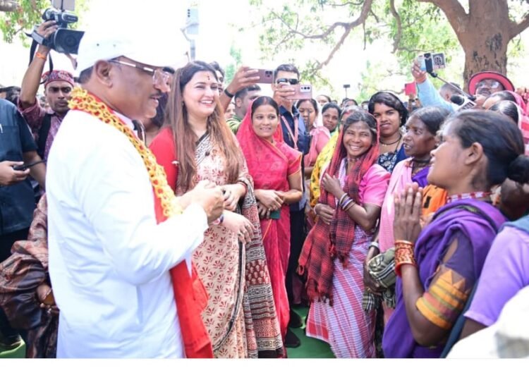 एक चौपाल ऐसा भी जहाँ खुशियों और तालियों की रही गूंज