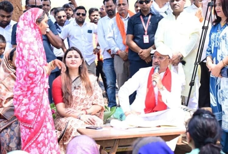 संवाद से समाधान : कमराखोल में मुख्यमंत्री ने दूर की बिजली बिल की चिंता
