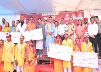 पेंड्रा के सामूहिक विवाह समारोह में 72 जोड़े परिणय सूत्र में बंधे विधायक श्री मरपची ने दी शुभकामनाएं