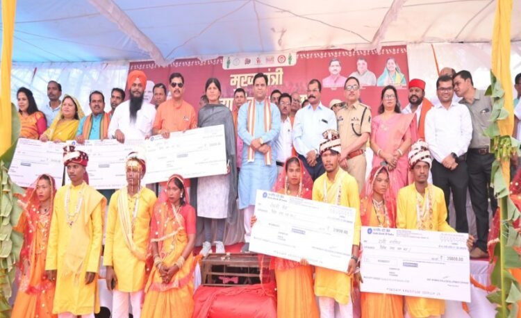 पेंड्रा के सामूहिक विवाह समारोह में 72 जोड़े परिणय सूत्र में बंधे विधायक श्री मरपची ने दी शुभकामनाएं