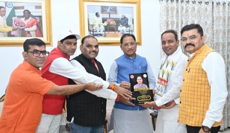 मुख्यमंत्री श्री विष्णु देव साय से भारतीय रेडक्रास सोसायटी के पदाधिकारियों ने की सौजन्य भेंट