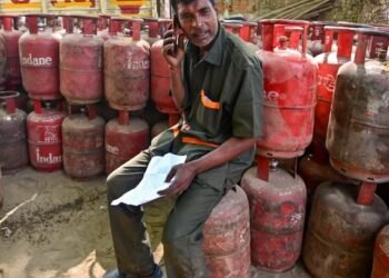 सिलेंडर बुकिंग पर बॉम्‍बे हाईकोर्ट का बड़ा फैसला! खत्‍म होगी जनता की दिक्‍कत, केंद्र को दिया आदेश