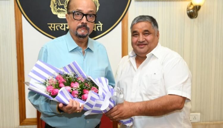 राज्यपाल श्री रमेन डेका से पर्यटन मंत्री श्री अग्रवाल ने की मुलाकात