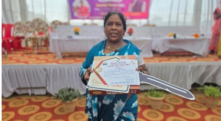 सुशासन तिहार 2026 ने बदली मोनिका तिर्की की जिंदगी, अब टपकती छत नहीं बल्कि पक्के घर का मिला सुकून