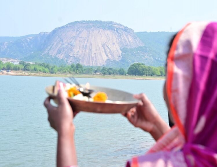 सोमनाथ स्वाभिमान पर्व पर मधेश्वर महादेव पर्वत में हुई विशेष पूजा-अर्चना