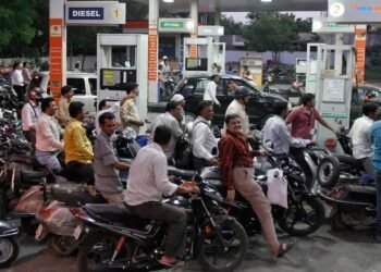 भारत में तो 4 रुपये भी नहीं बढ़ा पेट्रोल-डीजल; पाकिस्तान, बांग्लादेश, नेपाल का सुनोगे तो कहोगे- हम ठीक हैं!