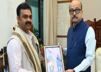 राज्यपाल श्री डेका से केन्द्रीय ग्रामीण विकास राज्य मंत्री श्री पासवान ने किया सौजन्य भेंट