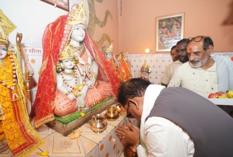 सुशासन तिहार के दौरान मुख्यमंत्री श्री विष्णुदेव साय पहुंचे कोसला धाम