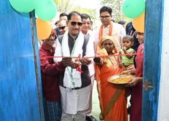 पक्के घर का सपना हुआ साकार : मुख्यमंत्री श्री विष्णु देव साय ने लेमरू में हितग्राही धरम सिंह के नए आवास में कराया गृह प्रवेश