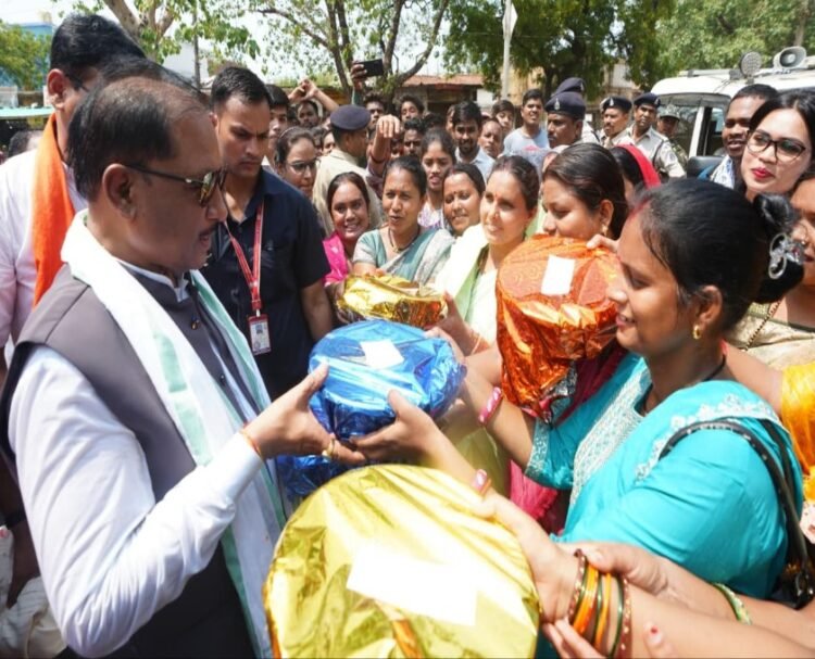गांव की चौपाल में दिखी मुख्यमंत्री की सादगी और संवेदनशीलता