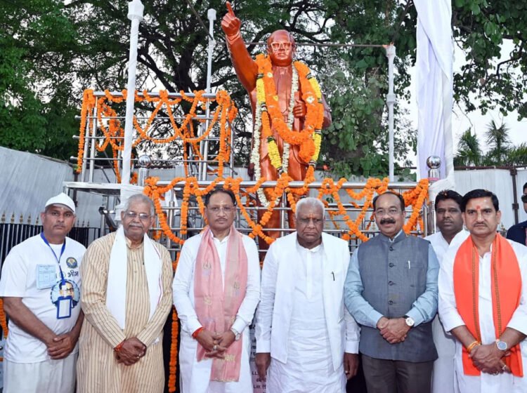सुशासन तिहार 2026: मुख्यमंत्री श्री विष्णु देव साय ने किया मुंगेली नगर के चौक-चौराहों में स्थापित प्रतिमाओं का अनावरण
