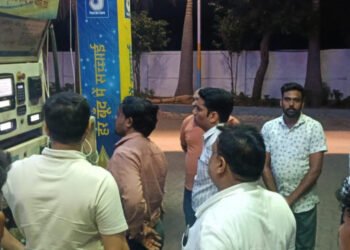 अनियमितता मिलने पर खरसिया का वंदना पेट्रोल पंप सील