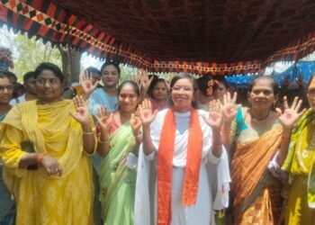 बीजापुर में रेड डॉट अभियान ने पकड़ी रफ्तार- गांव-गांव तक पहुँच रहा माहवारी स्वच्छता का संदेश