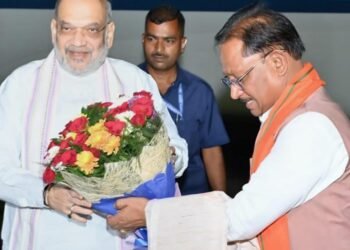 केंद्रीय गृह मंत्री श्री अमित शाह पहुंचे रायपुर: मुख्यमंत्री श्री विष्णुदेव साय ने किया आत्मीय स्वागत